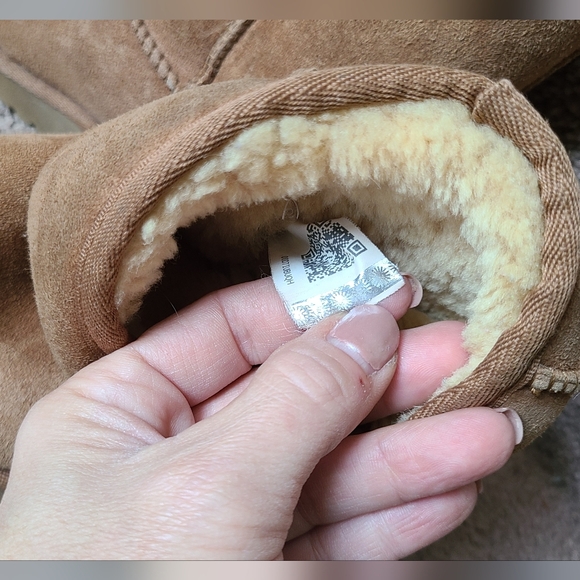 UGG Kids 3 Tan Suede Boots - Picture 12 of 14